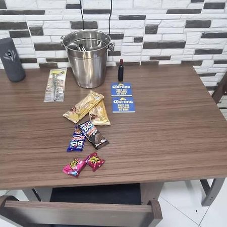 Quarto E Sala A Uma Quadra Da Praia Copacabana Posto 02 Rio de Janeiro Eksteriør bilde