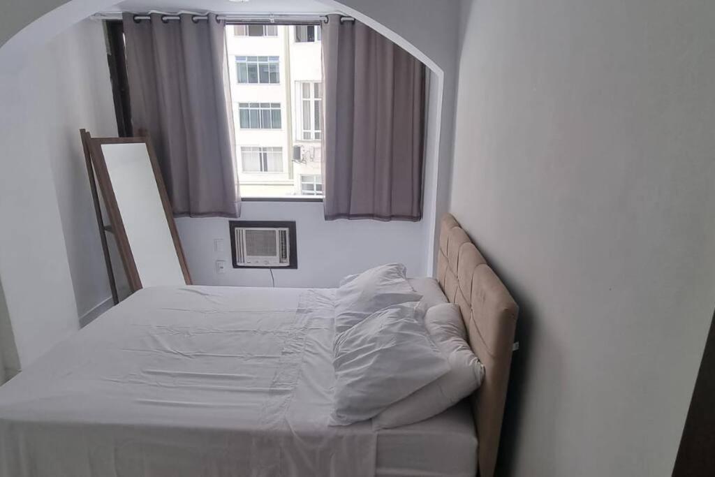 Quarto E Sala A Uma Quadra Da Praia Copacabana Posto 02 Rio de Janeiro Eksteriør bilde